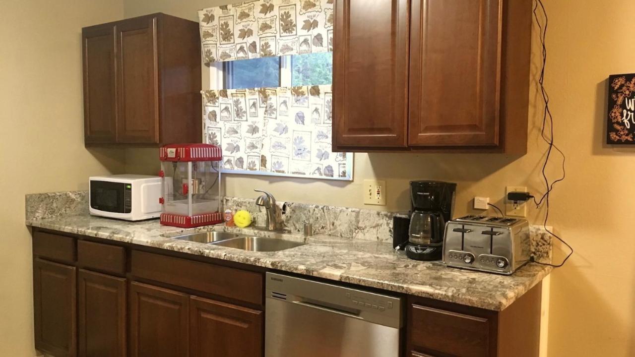 Casa de férias Rainbow Row - Two Private Units In Complex, Near Mendenhall Glacier, Trails, And Conveniences!