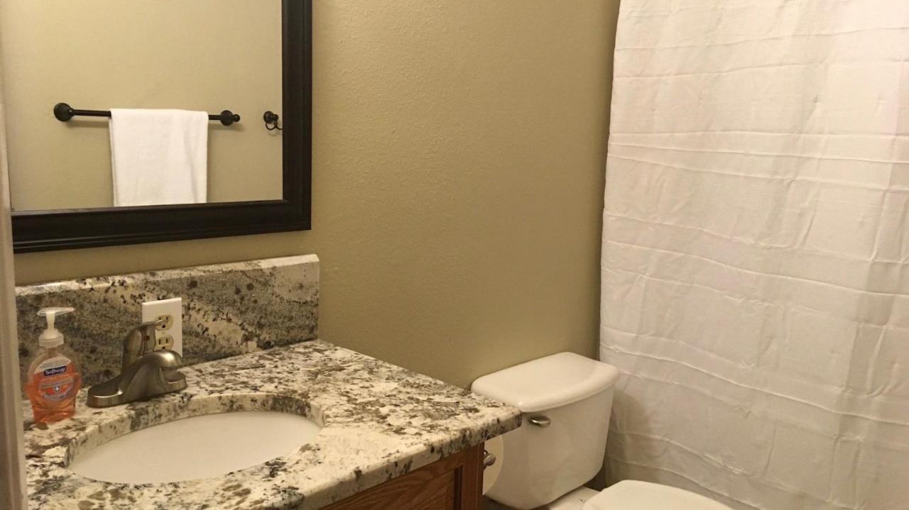 Casa de férias Rainbow Row - Two Private Units In Complex, Near Mendenhall Glacier, Trails, And Conveniences!