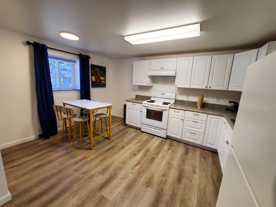 Updated Douglas Apartment, Near Downtown And Skiing