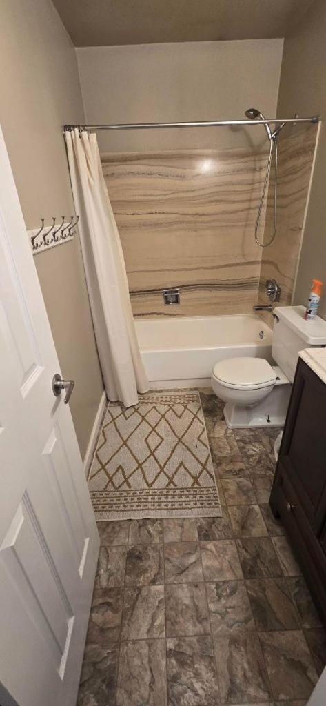 Rainbow Row - Two Private Units In Complex, Near Mendenhall Glacier, Trails, And Conveniences! *